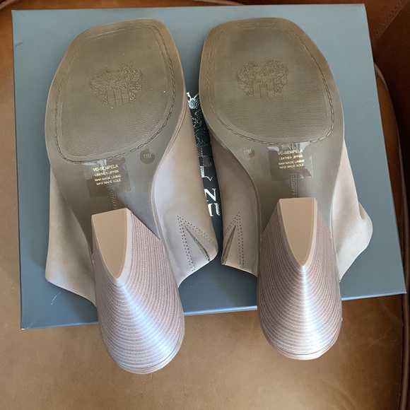 🌺VINCE CAMUTO NUBUCK SLIDE SANDALS🌺 - Picture 5 of 7